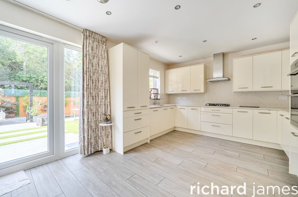 Property photo 2 of 20 c7837358684849939266A02Ad843A49E