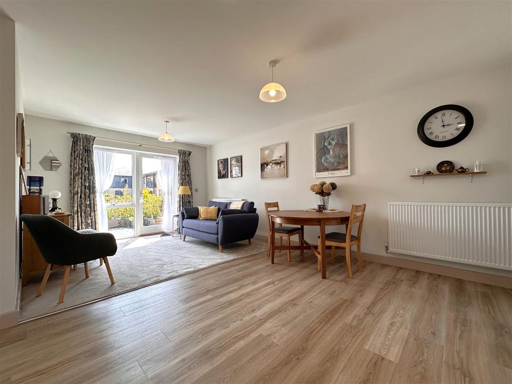 Property photo 2 of 20 Open-Plan Living/Dining Space 805