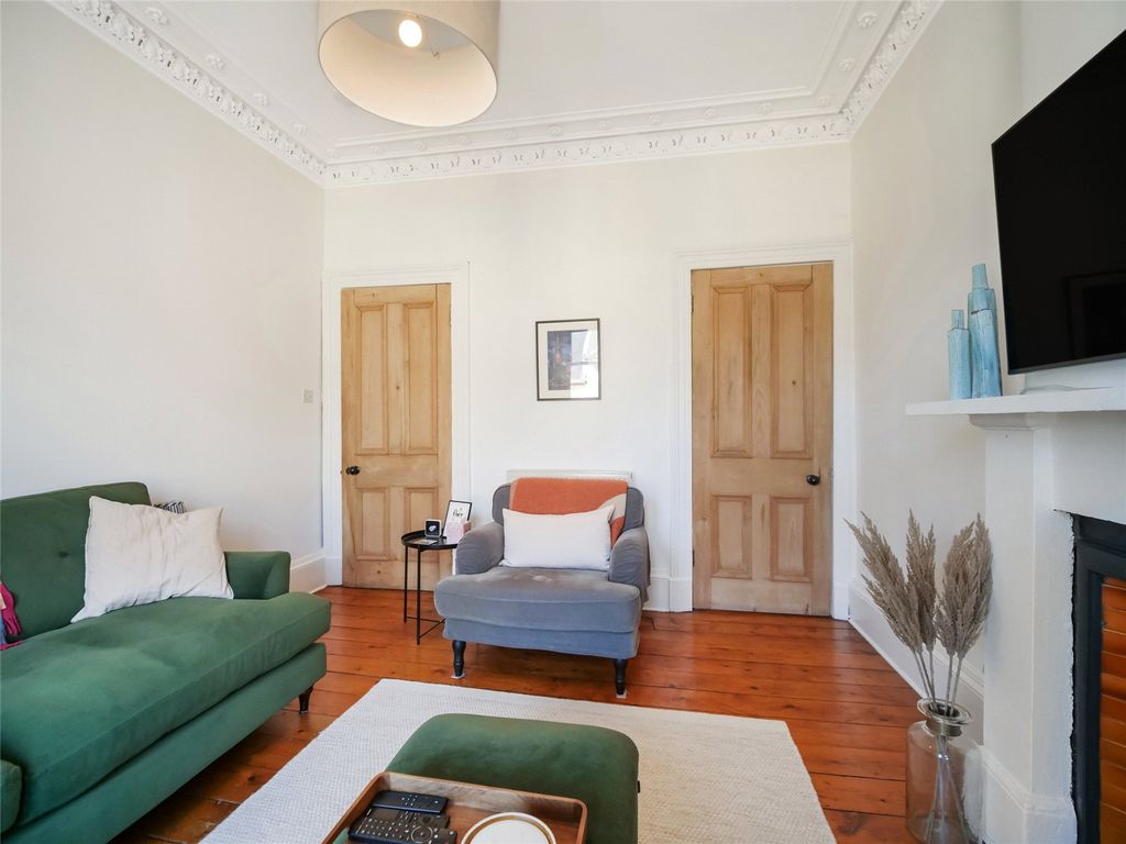 Property photo 3 of 17 Living Room