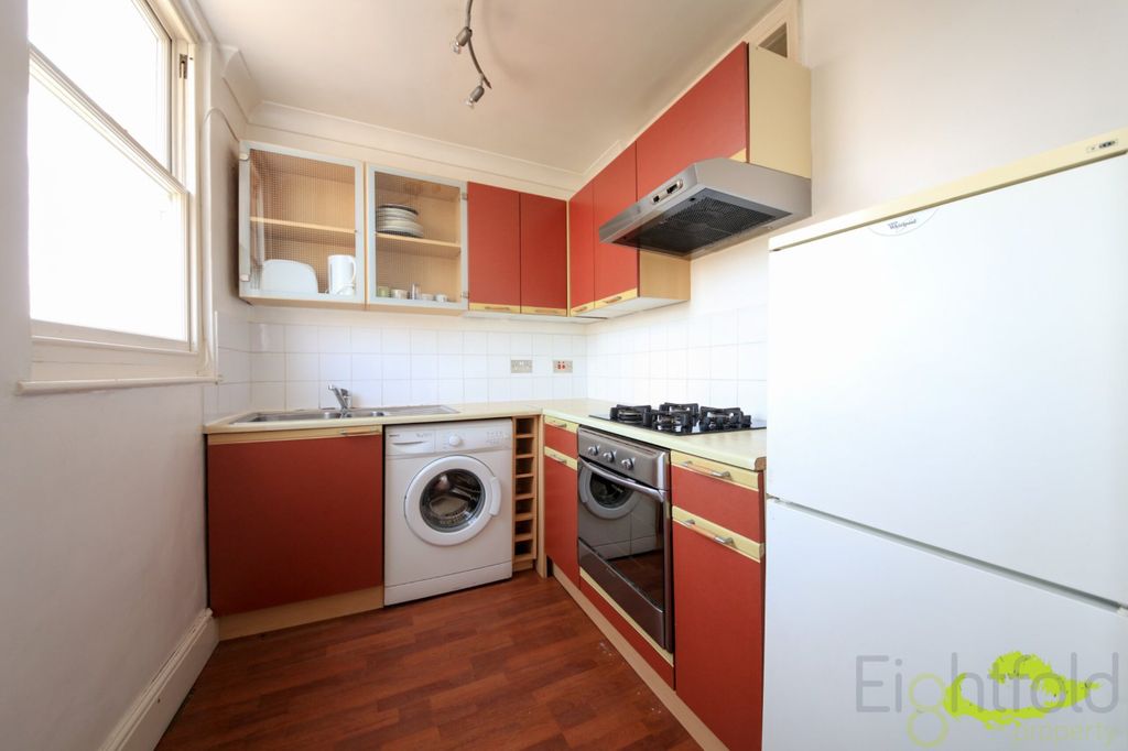 Property photo 3 of 8 Kitchen