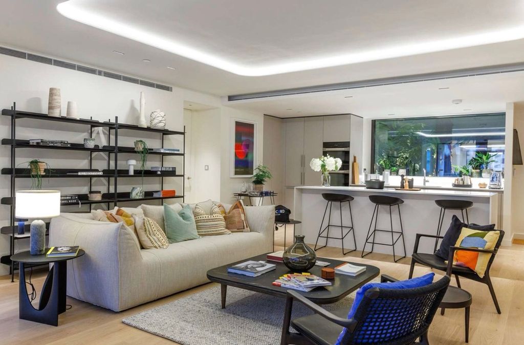 Property photo 3 of 12