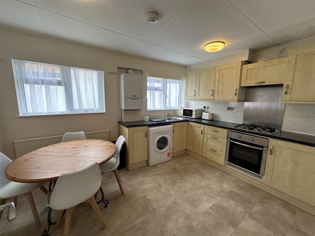 Property photo 2 of 7 2 F K.Jpg