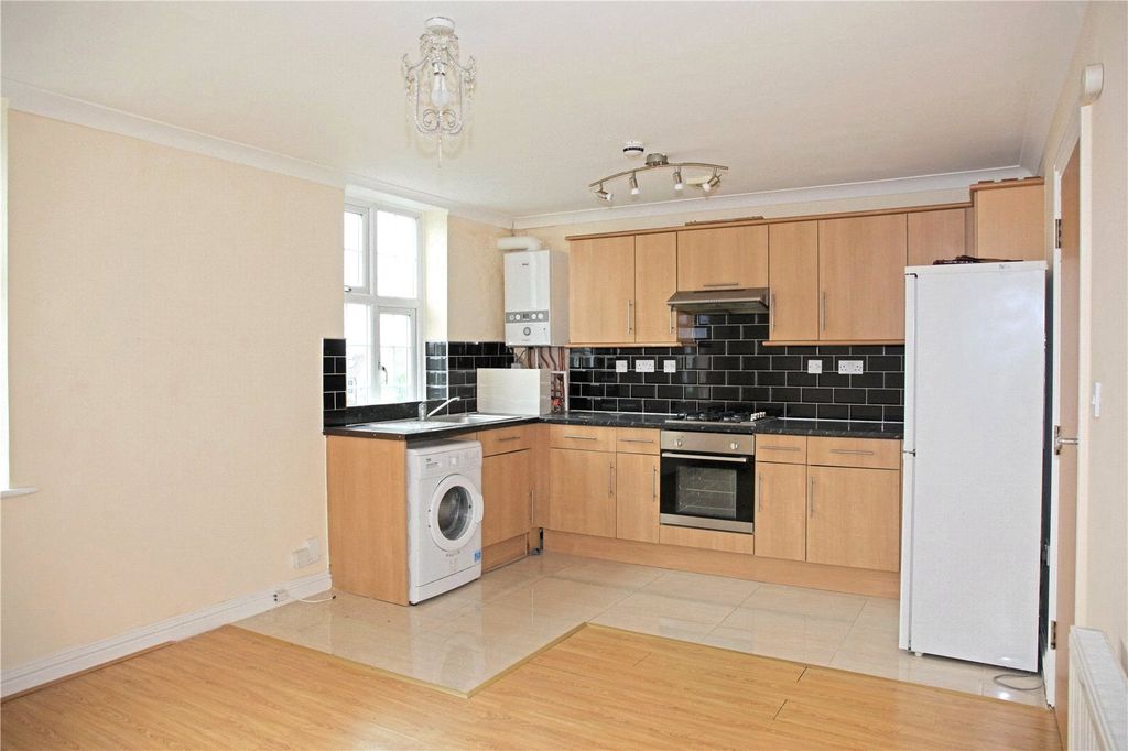 Property photo 2 of 7 Living/Kitchen