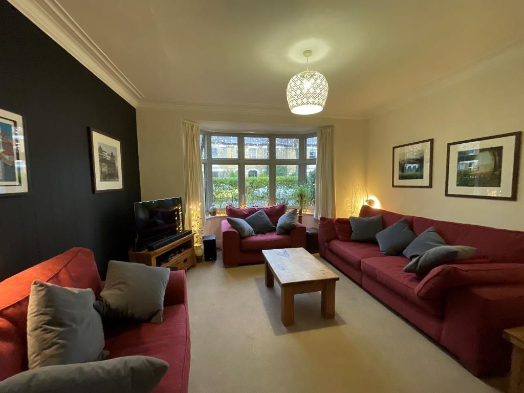 Property photo 2 of 16 Lounge