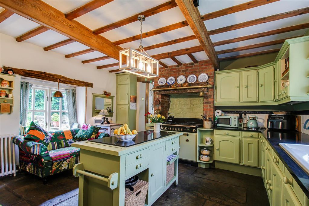 Property photo 3 of 17 Kitchen