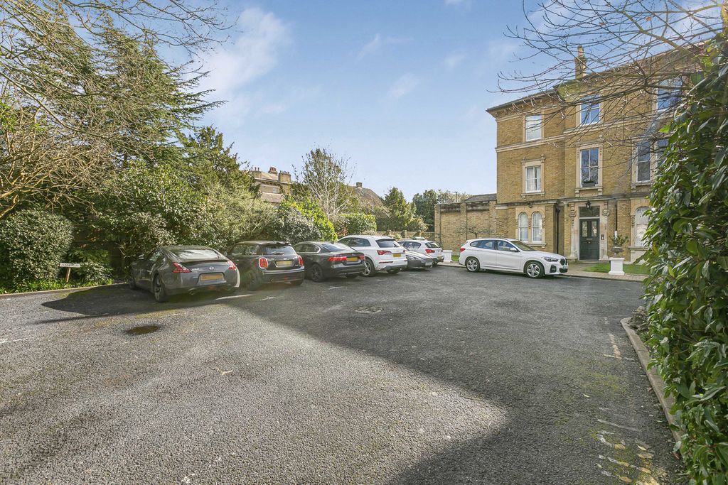 Property photo 3 of 17