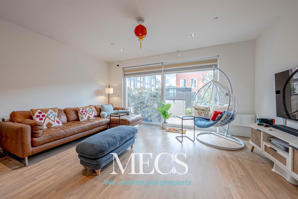 Property photo 3 of 17 4489334