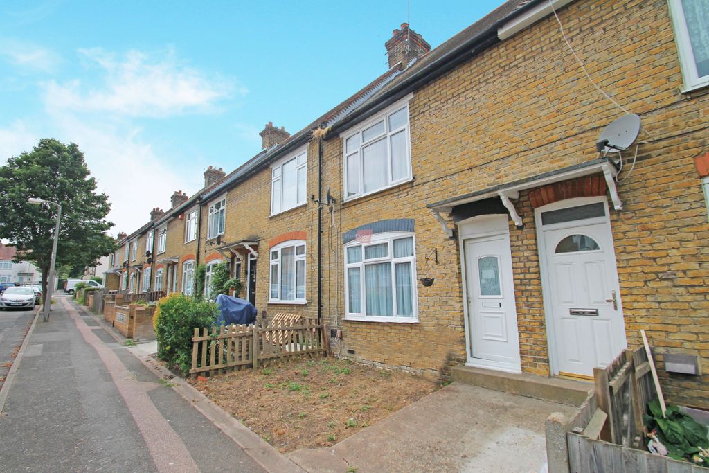 Property photo 1 of 8 3 Bedroom House For Rent