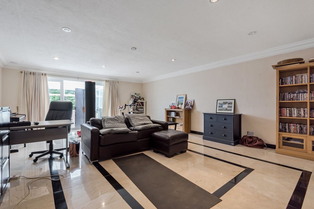 Property photo 1 of 10 326289 (3)