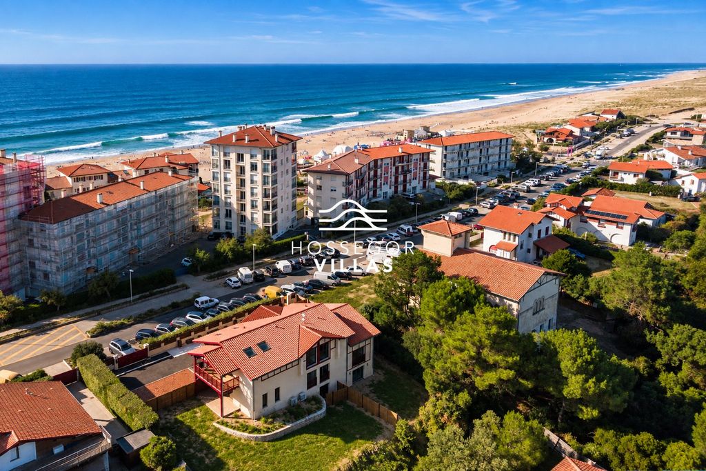Property photo 1 of 18 Estoril Villa