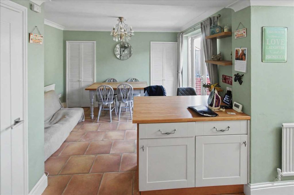 Property photo 3 of 9 Dining Kitchen