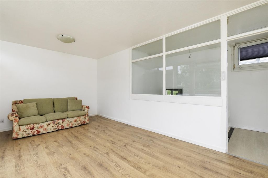 Property photo 1 of 15 12 Kingsland -3.Jpg