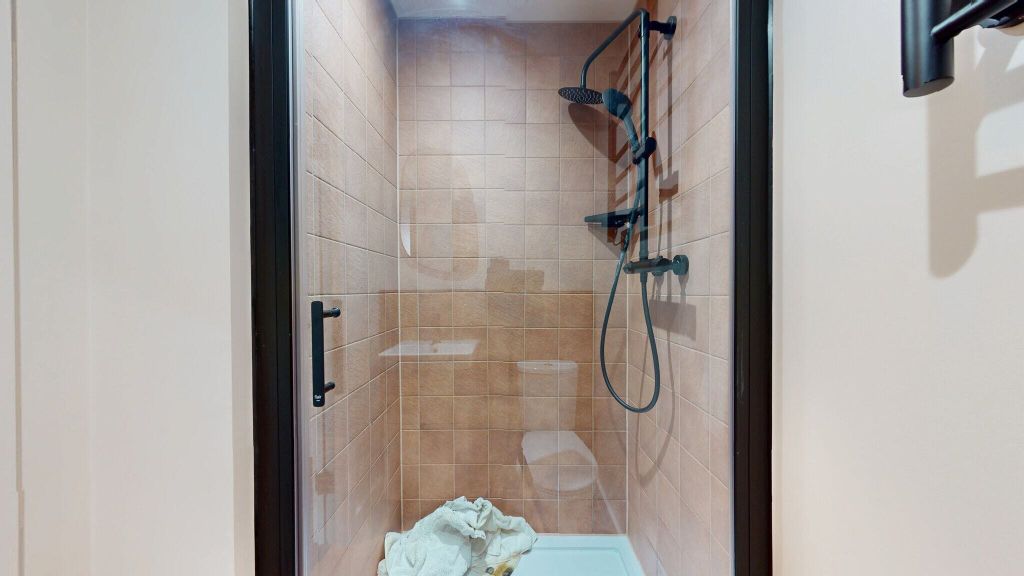 Property photo 3 of 10 Bathroom