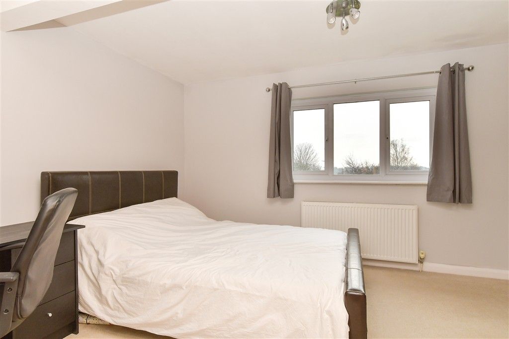 Property photo 1 of 9 Bedroom