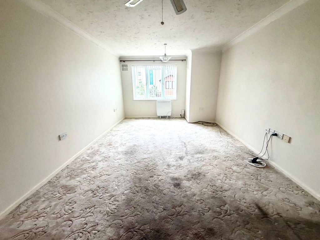 Property photo 2 of 6 Lounge