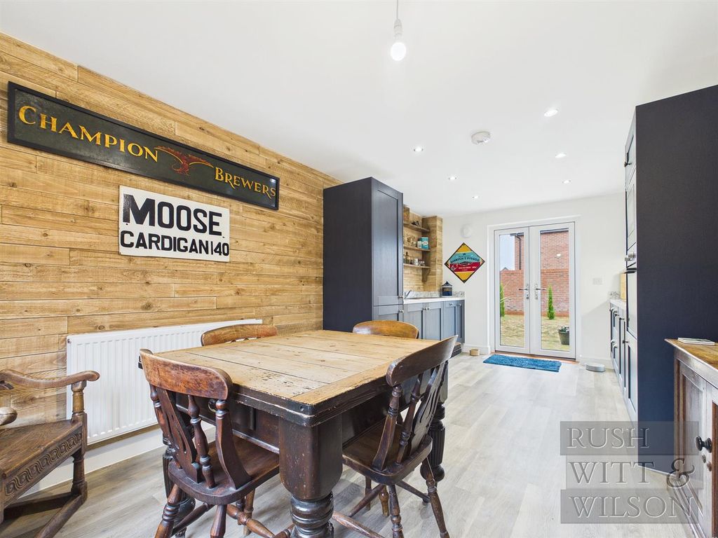 Property photo 1 of 32