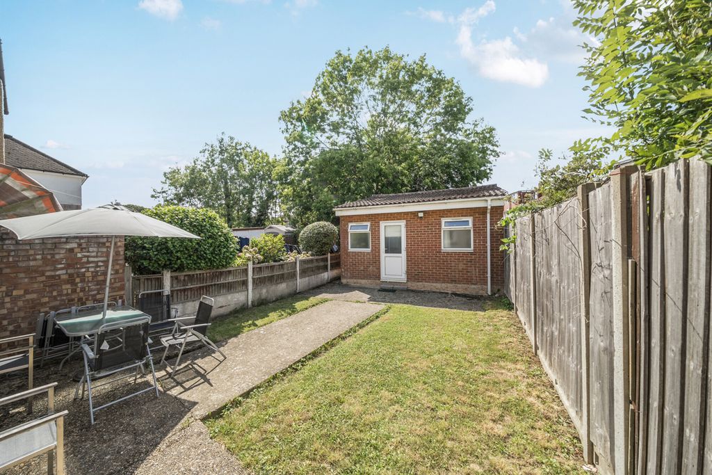 Property photo 2 of 19 1335824-7-689B5F9...