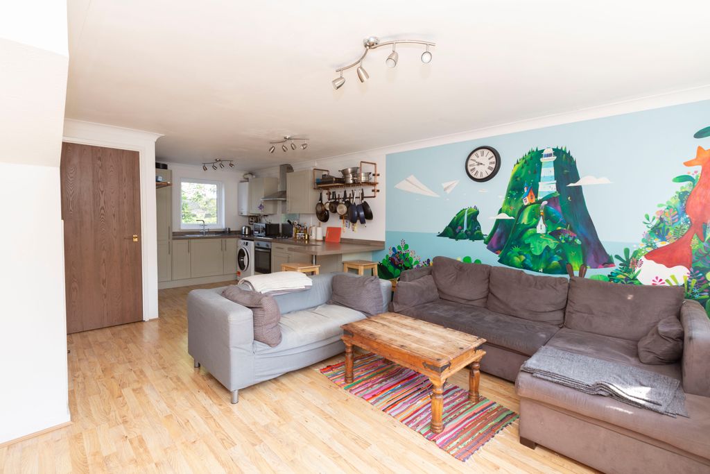 Property photo 3 of 11 3