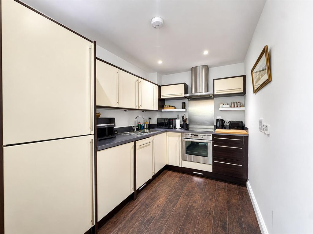 Property photo 3 of 8 Kitchen