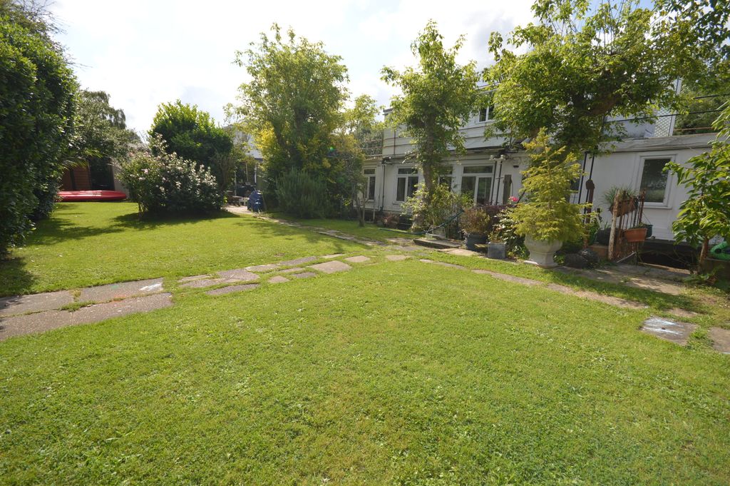 Property photo 2 of 20