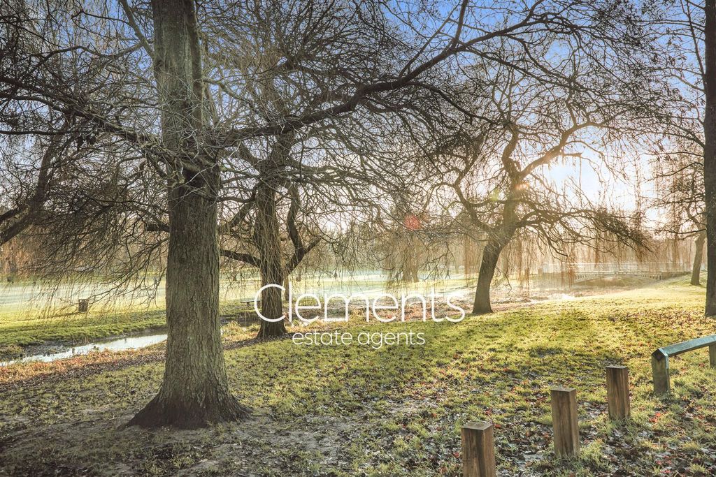 Property photo 3 of 7 Hemel Park 1 Cmyk.Jpg