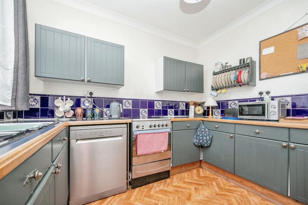 Property photo 3 of 16