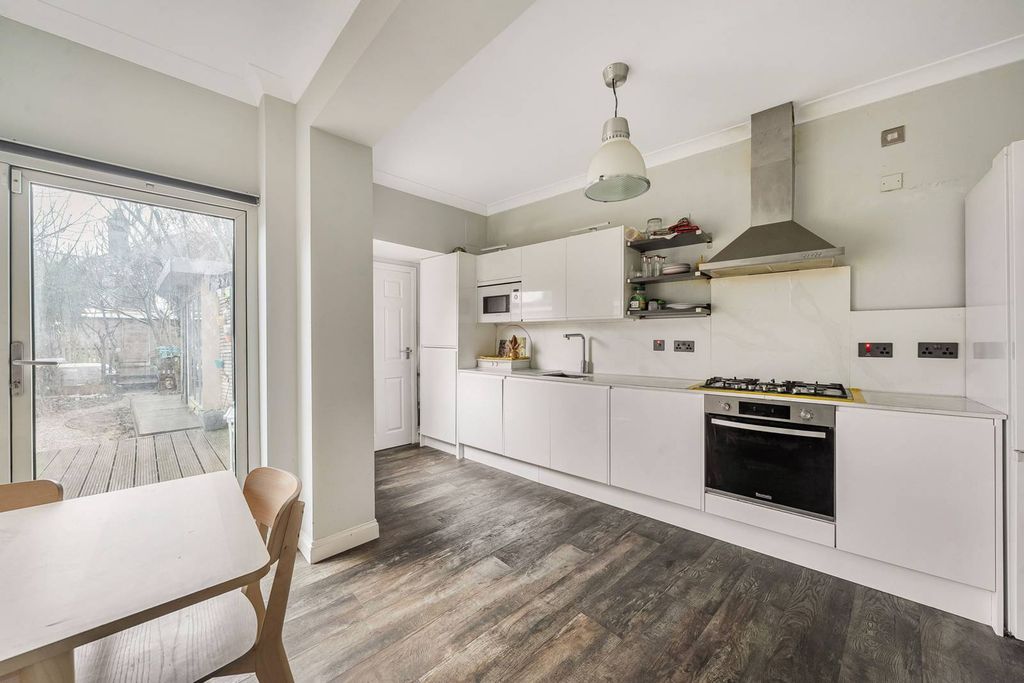 Property photo 3 of 24