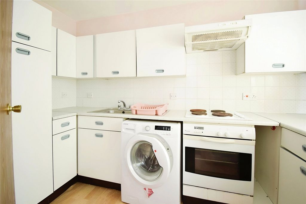 Property photo 2 of 7 Picture No. 10