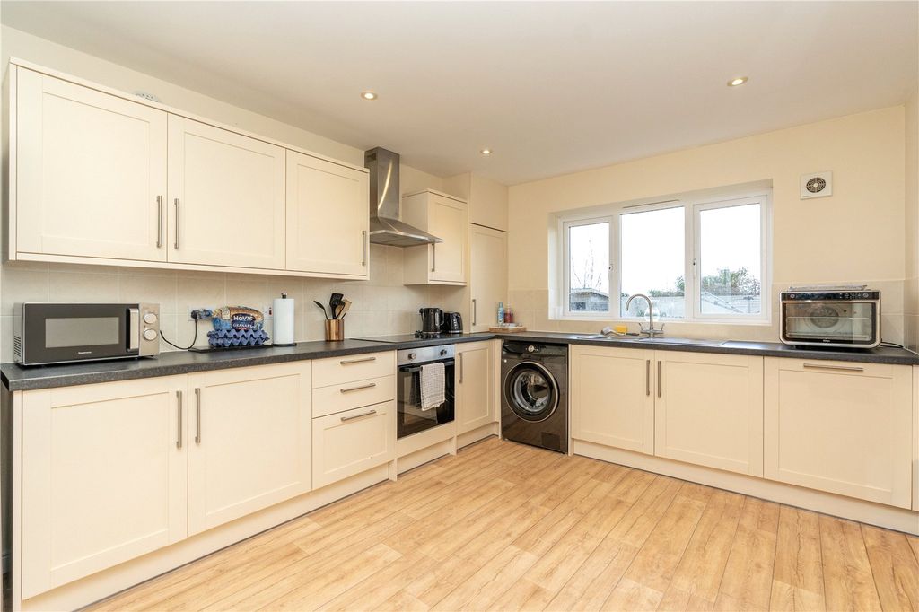 Property photo 2 of 17 Picture No. 13