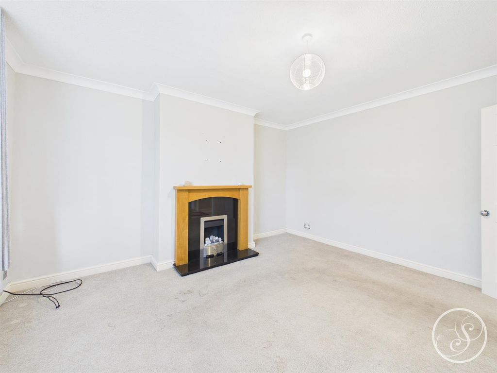 Property photo 3 of 13 Living Room