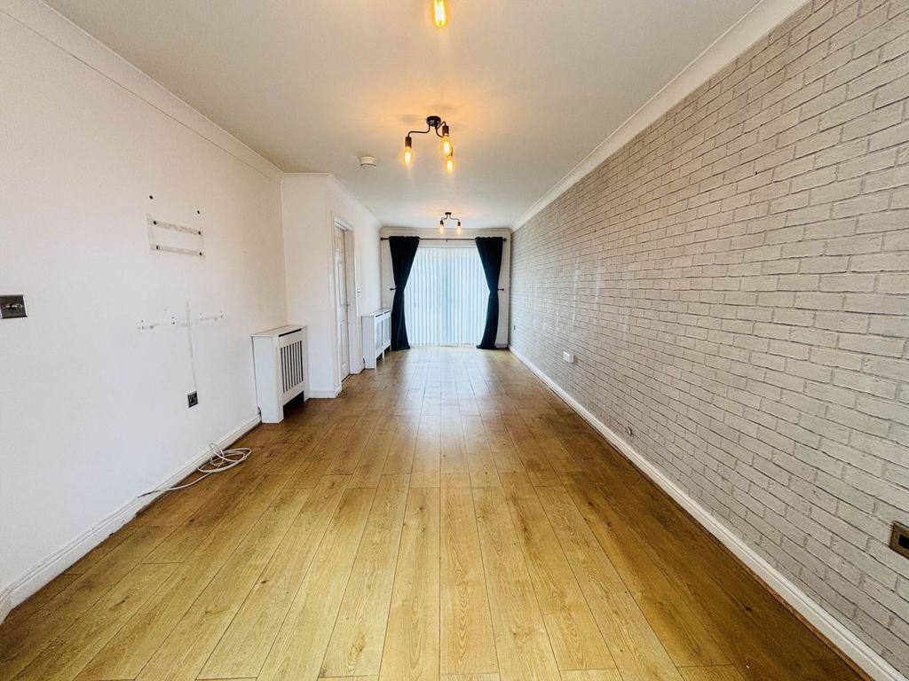 Property photo 2 of 26