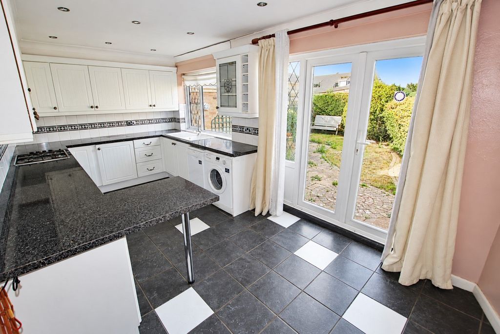 Property photo 1 of 19 Sheppard Close, Clacton On Sea