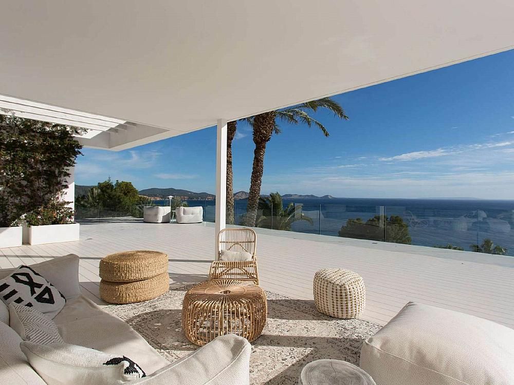 Property photo 2 of 25