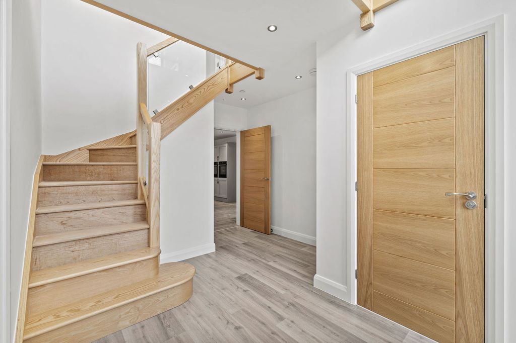 Property photo 2 of 43