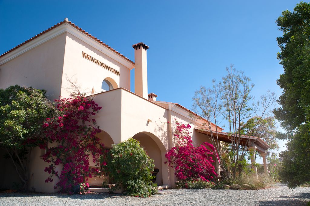 Property photo 1 of 42