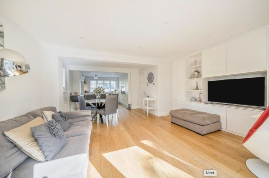 Property photo 3 of 18