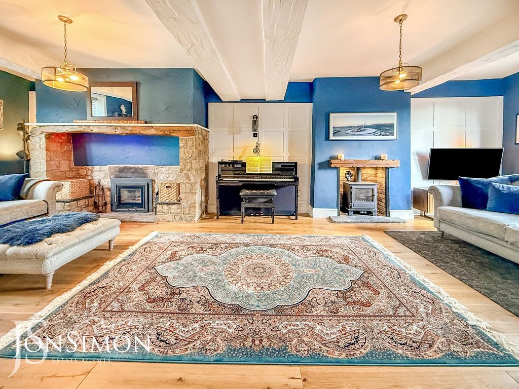 Property photo 3 of 47