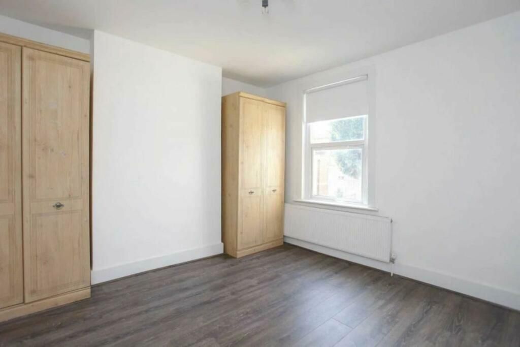 Property photo 3 of 8 Gallery