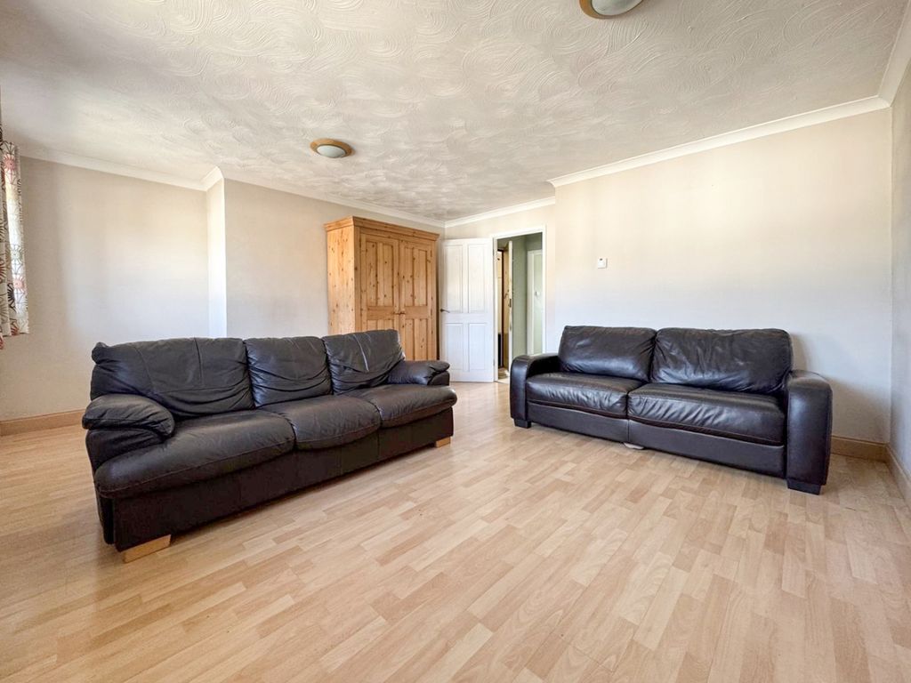 Property photo 2 of 8 Lounge B