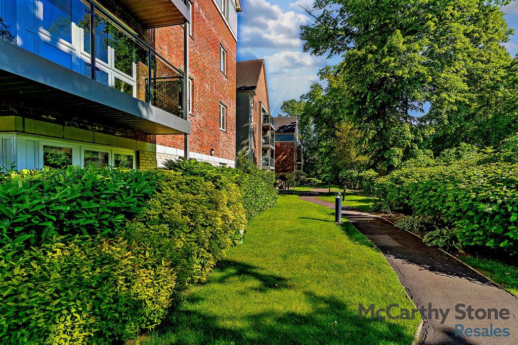 Property photo 1 of 10 Broadfield Court