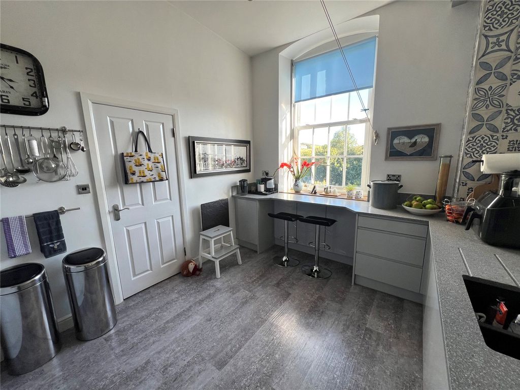 Property photo 2 of 16 Stunning Kitchen