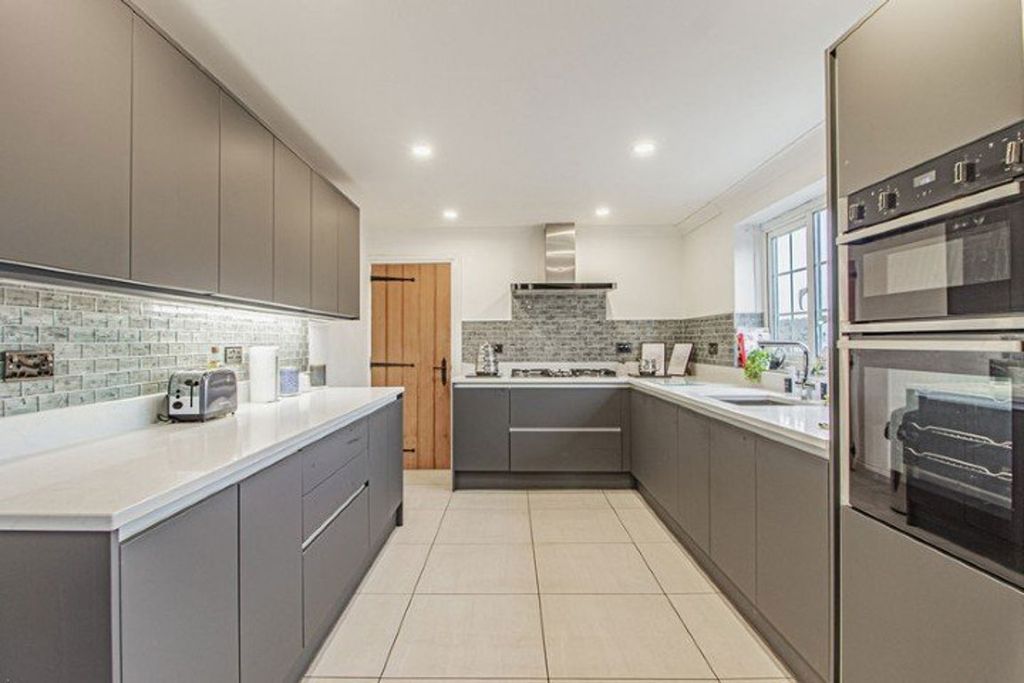 Property photo 2 of 29