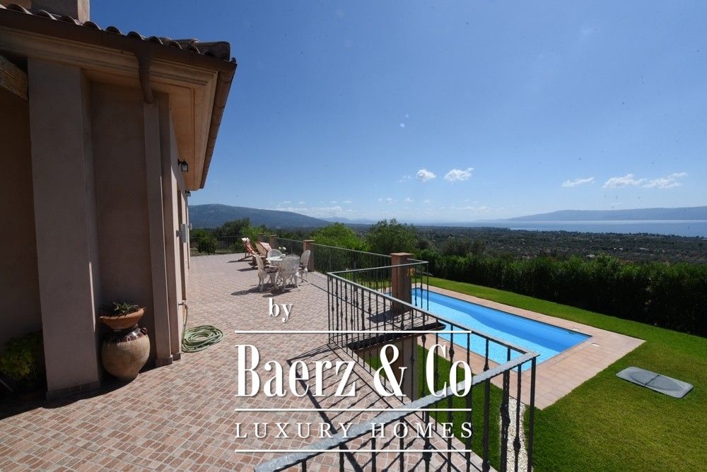 Property photo 2 of 32