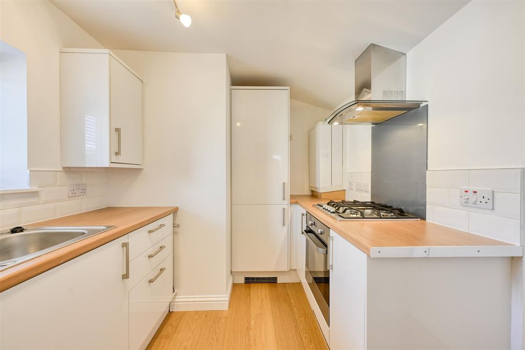 Property photo 3 of 8 Kitchen