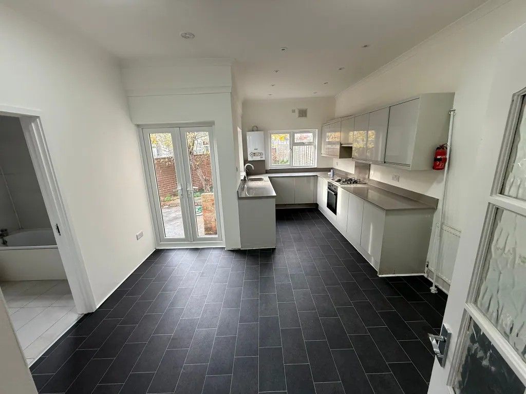 Property photo 2 of 24