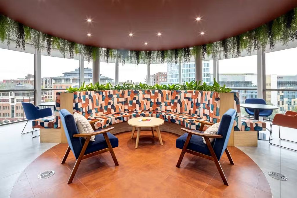 Property photo 3 of 14 Breakout Space