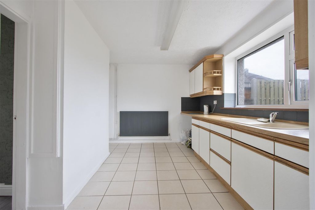 Property photo 3 of 13 Kitchen