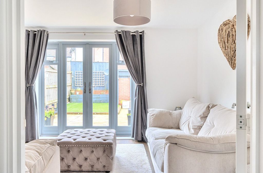 Property photo 3 of 12 Sitting Room