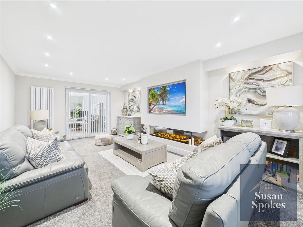 Property photo 1 of 35 Cam01858G0-Pr0187-Still005.Jpg