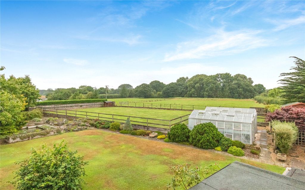 Property photo 3 of 16 Gardens